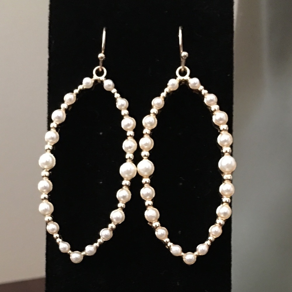 🌹New pair of earrings from Banana Republic.